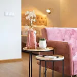 Premium Downtown Apartment *